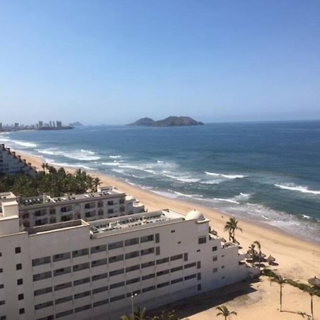 Beautiful 3 Bedroom, Fully Furnished, On The Beach Mazatlán Exterior foto