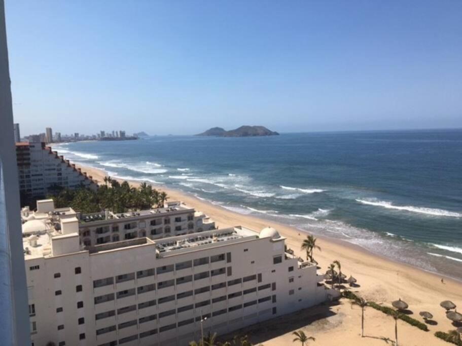 Beautiful 3 Bedroom, Fully Furnished, On The Beach Mazatlán Exterior foto