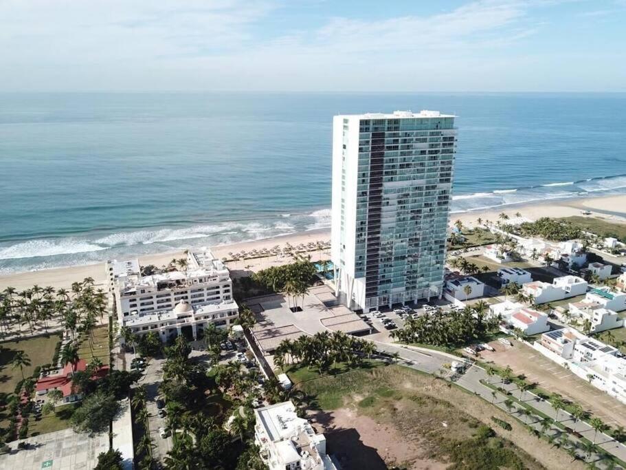 Beautiful 3 Bedroom, Fully Furnished, On The Beach Mazatlán Exterior foto