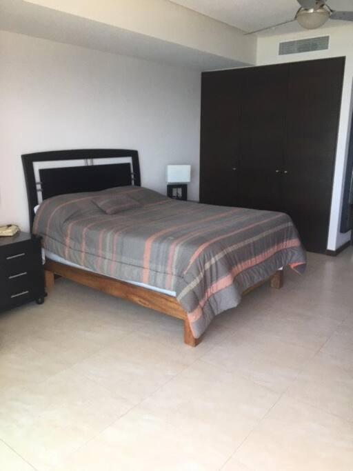 Beautiful 3 Bedroom, Fully Furnished, On The Beach Mazatlán Exterior foto