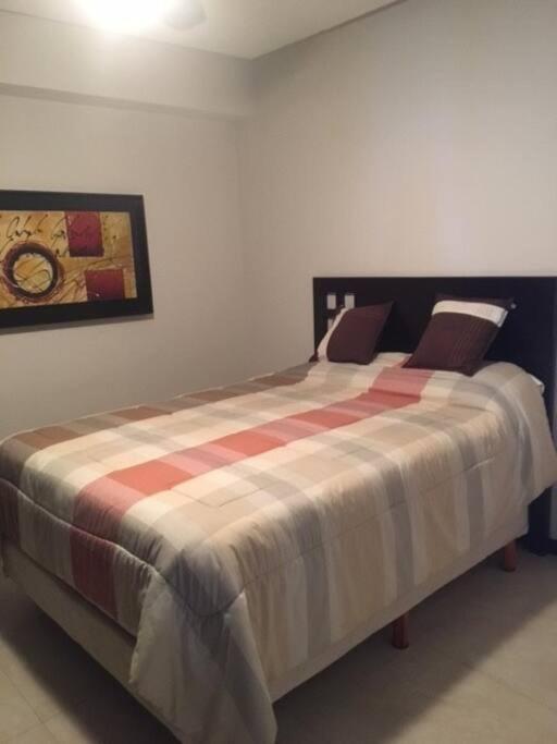 Beautiful 3 Bedroom, Fully Furnished, On The Beach Mazatlán Exterior foto